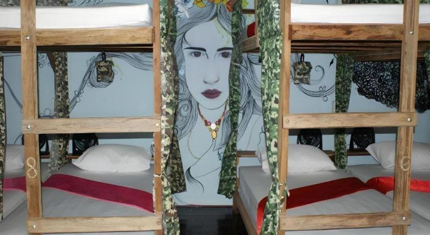 Peacock Hostel Ко-Ланта Экстерьер фото